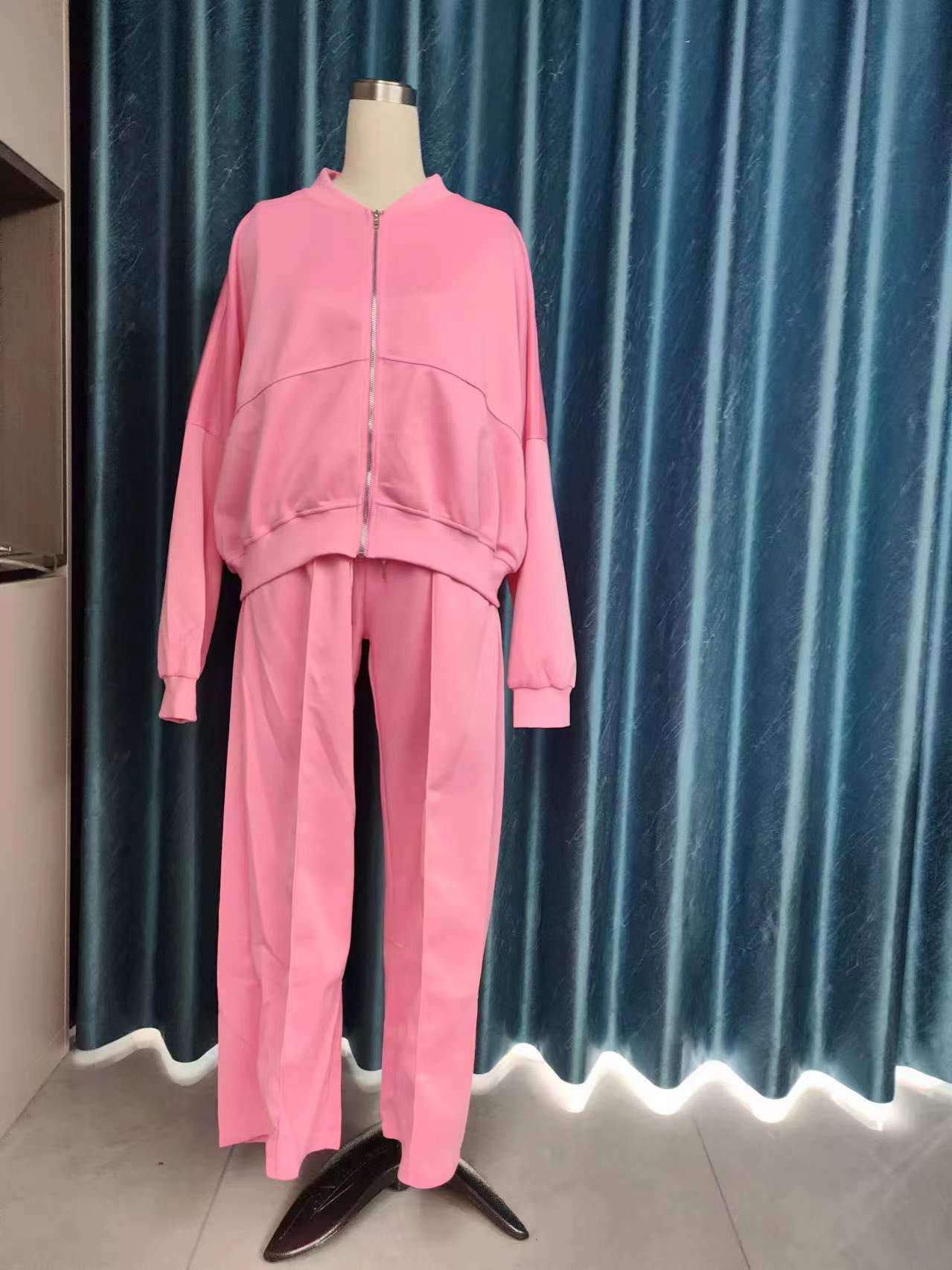 Stylish Two-Piece Tracksuit Set image 5