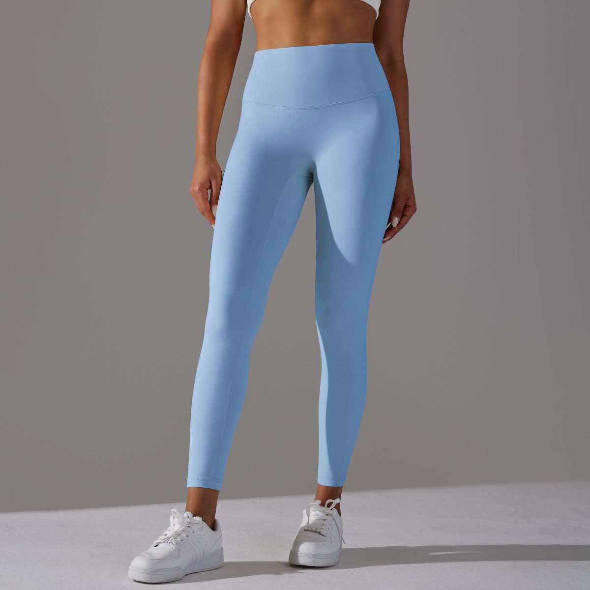 High-Waisted White Seamless Leggings image 4