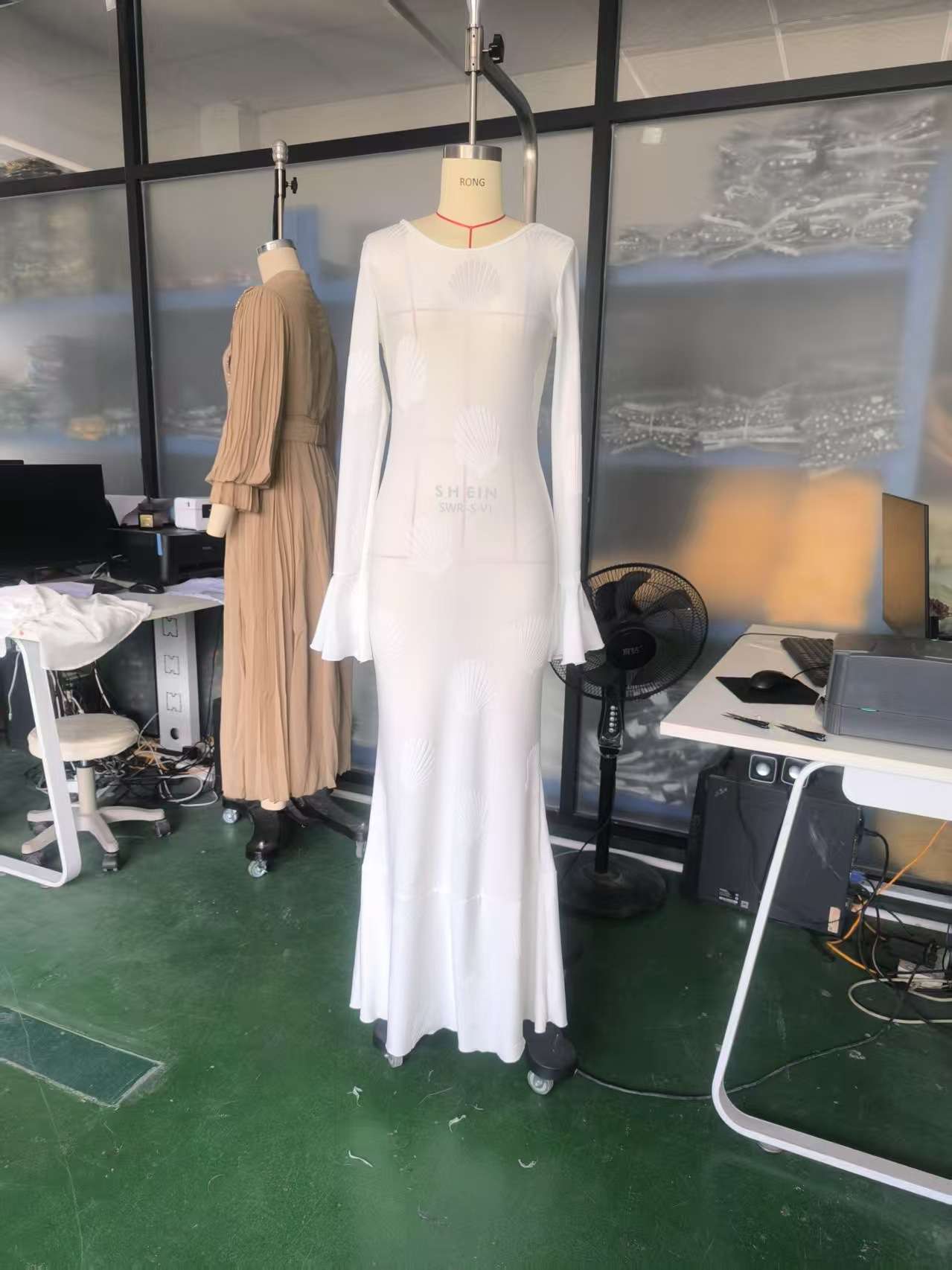 Long-Sleeve Maxi Dress with Shell Pattern image 3