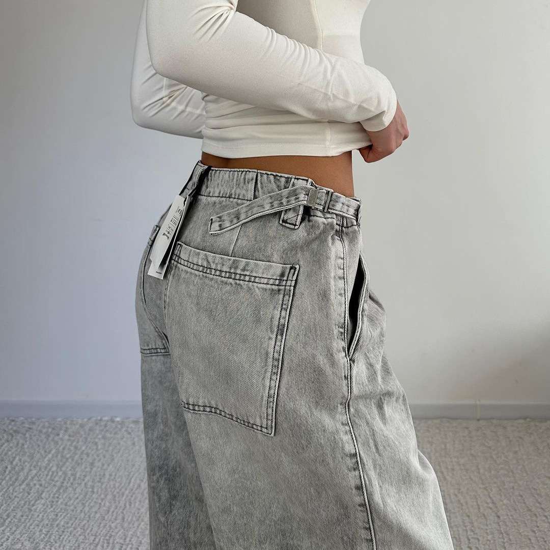 High-Waisted Wide-Leg Jeans image 4