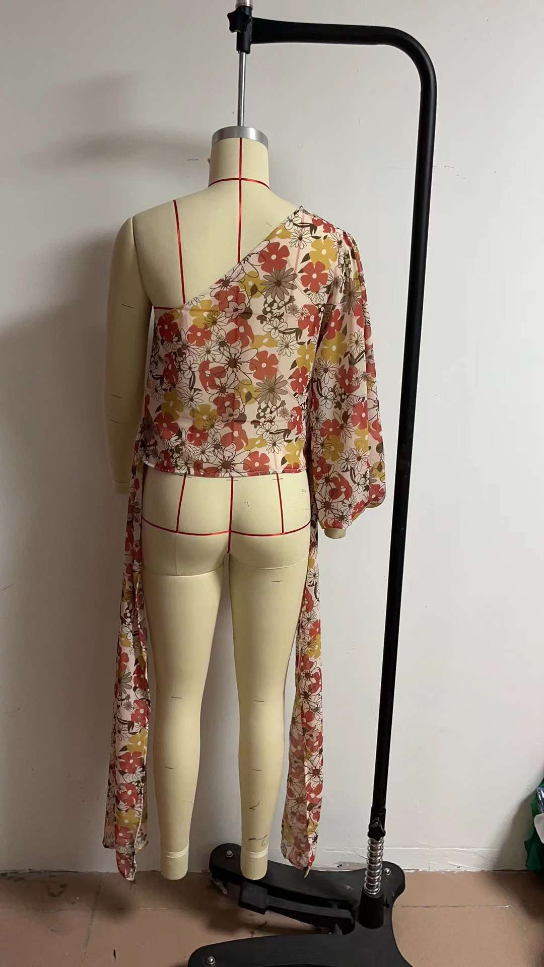 One Shoulder Drapped Side Top image 7