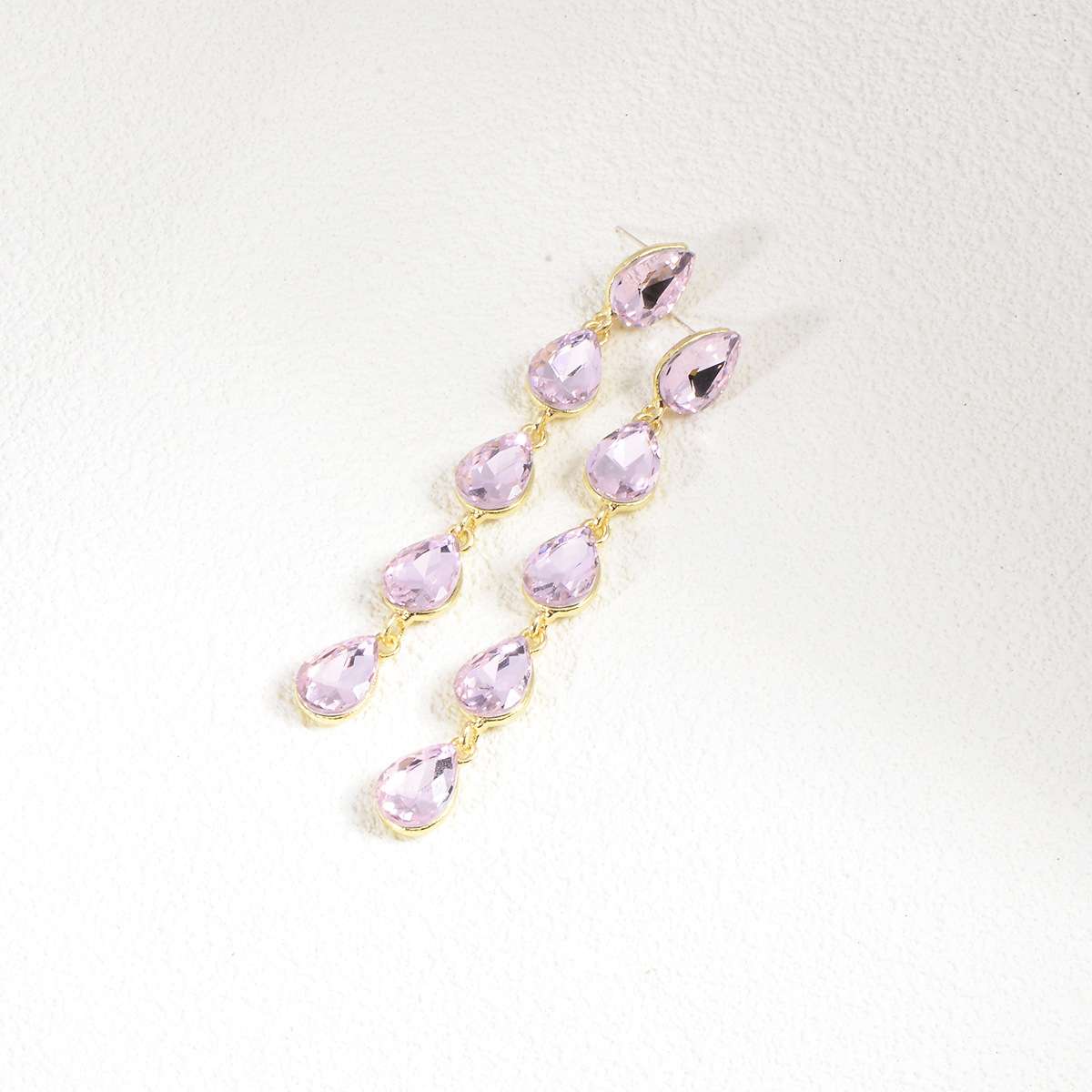 أقراط متدلية مرصعة بأحجار الراين