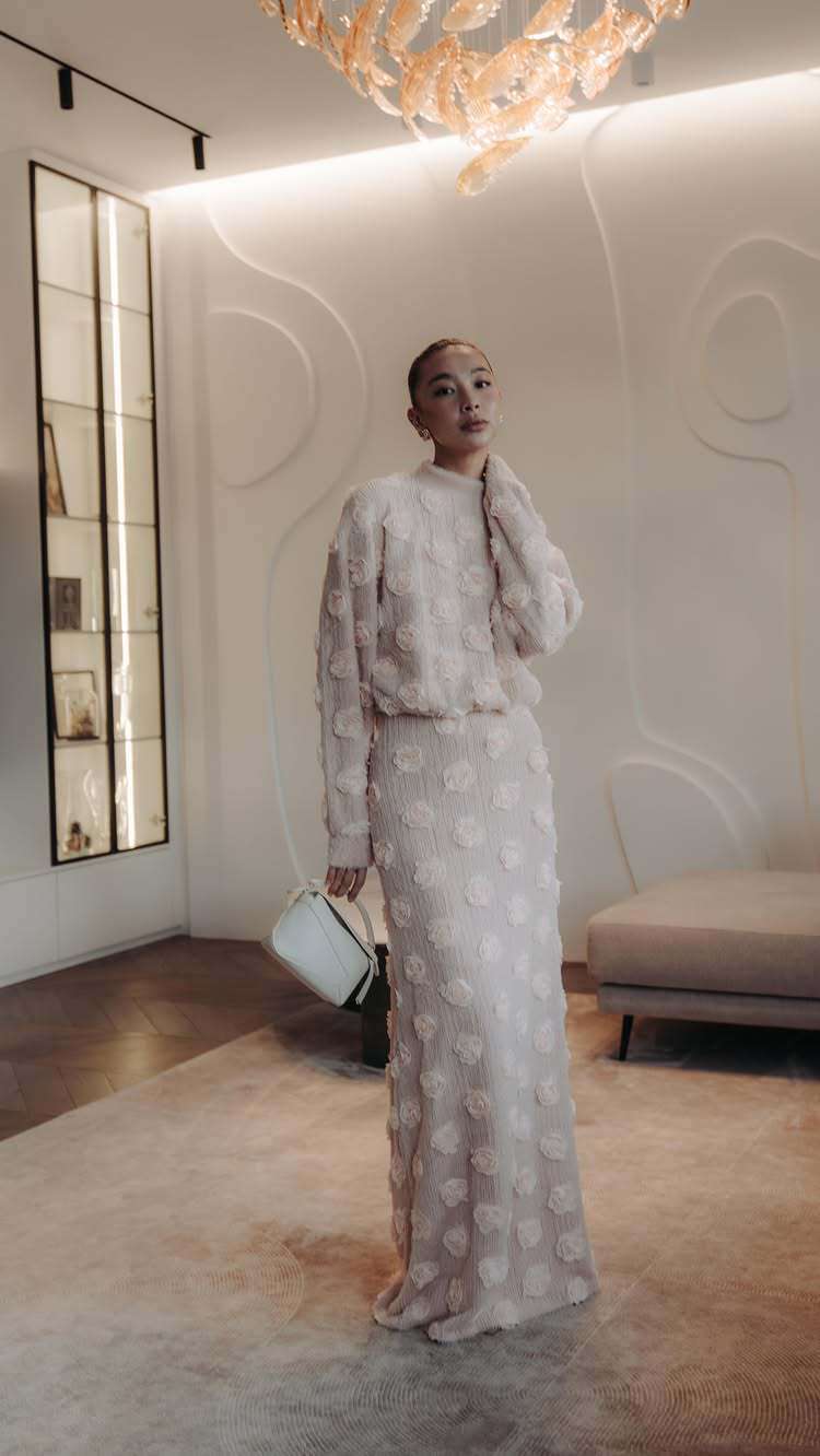 Elegant Textured 3D Floral Set image 3