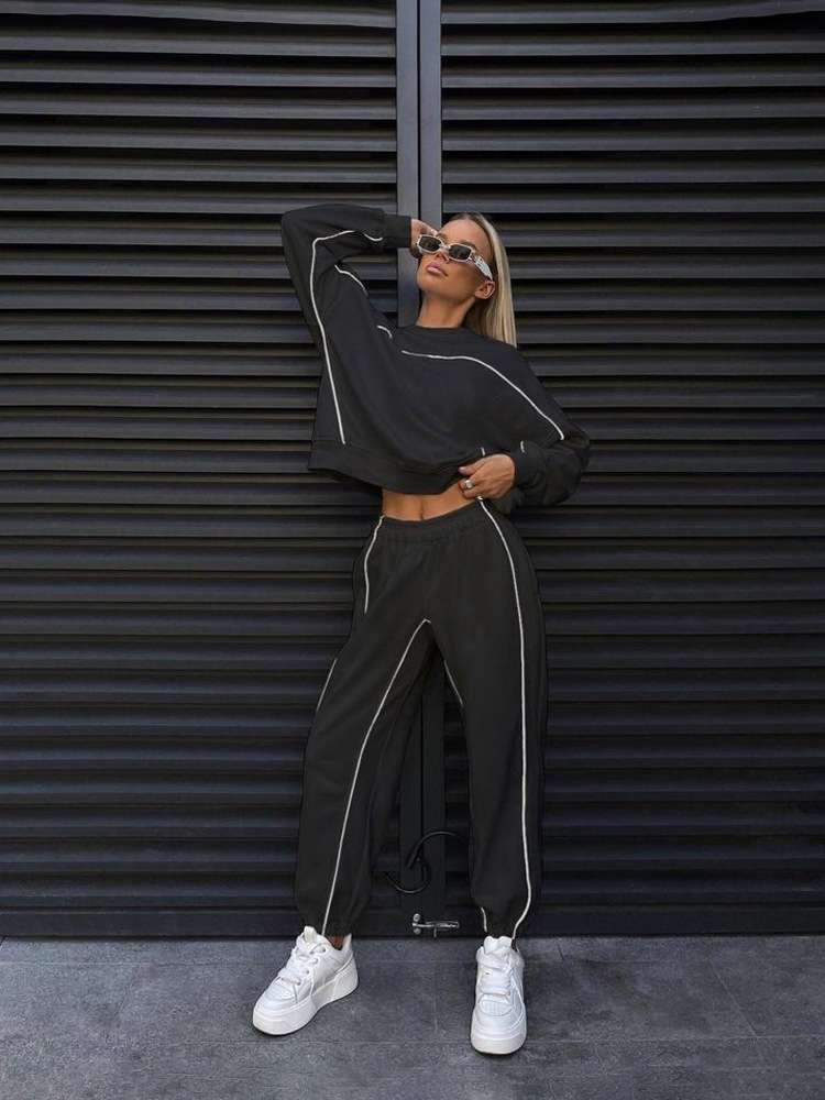 Casual Streetwear Tracksuit with Crop Top - L, Black image