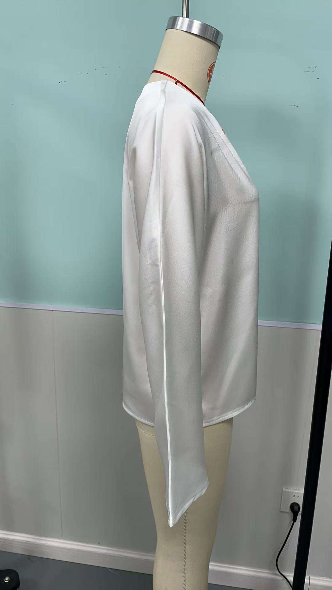 Elegant White V-Neck Blouse image 6