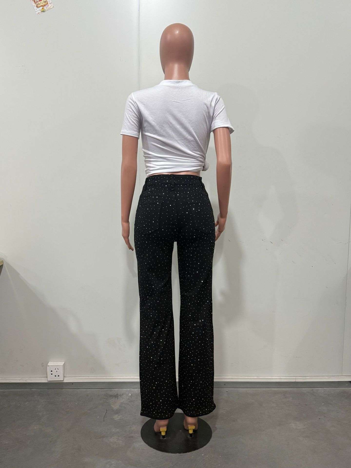 High-Waisted Wide-Leg Jeans with Embellishments image 5