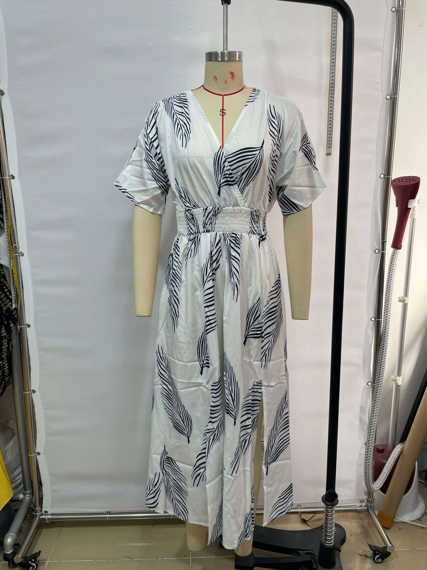 Elegant Leaf Print Maxi Dress image 2