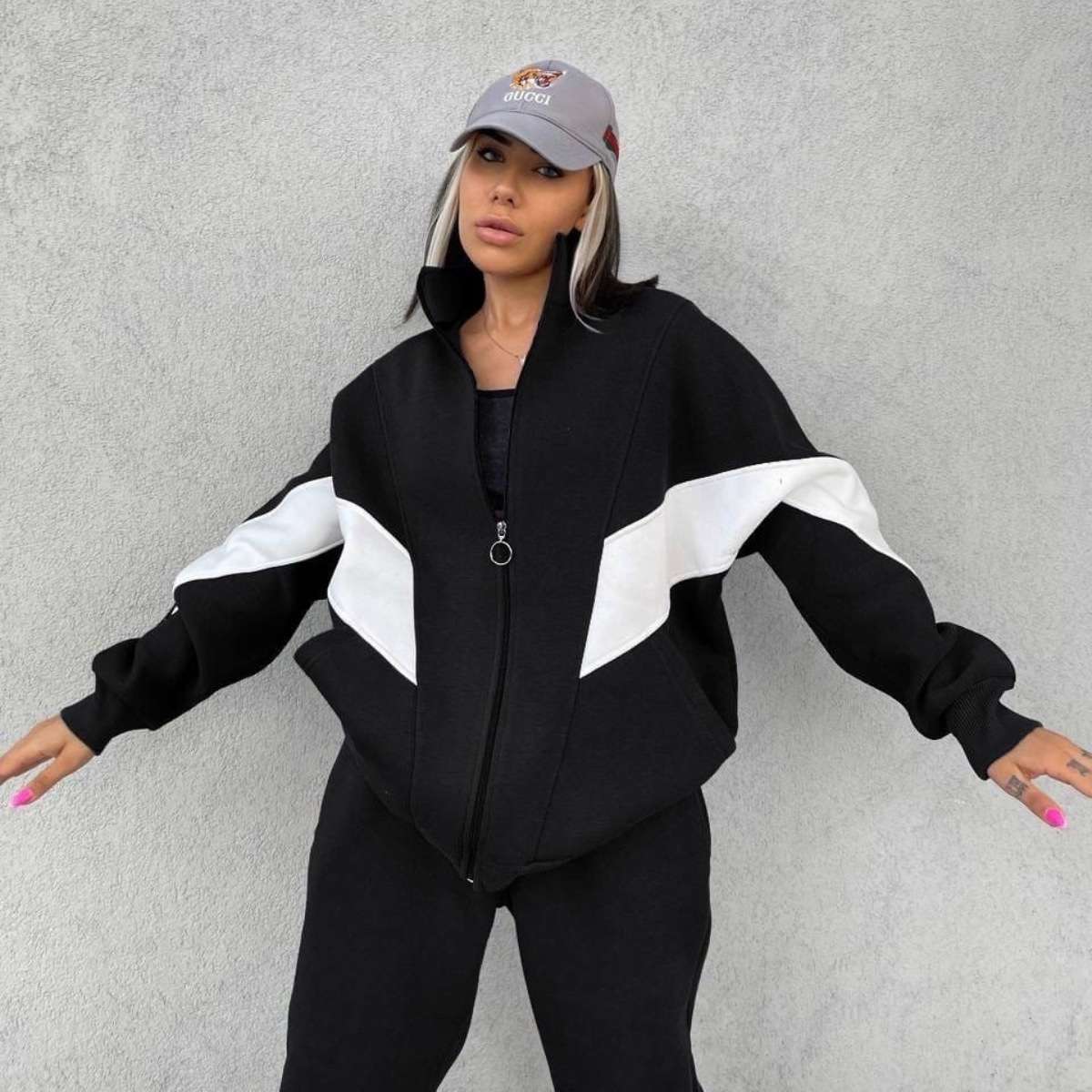 Mock Collar Loose-Fit Tracksuit - M, Black image