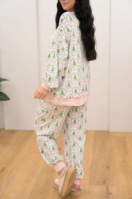 Festive Pajama Set with Holiday Tree & Bow Pattern image 5