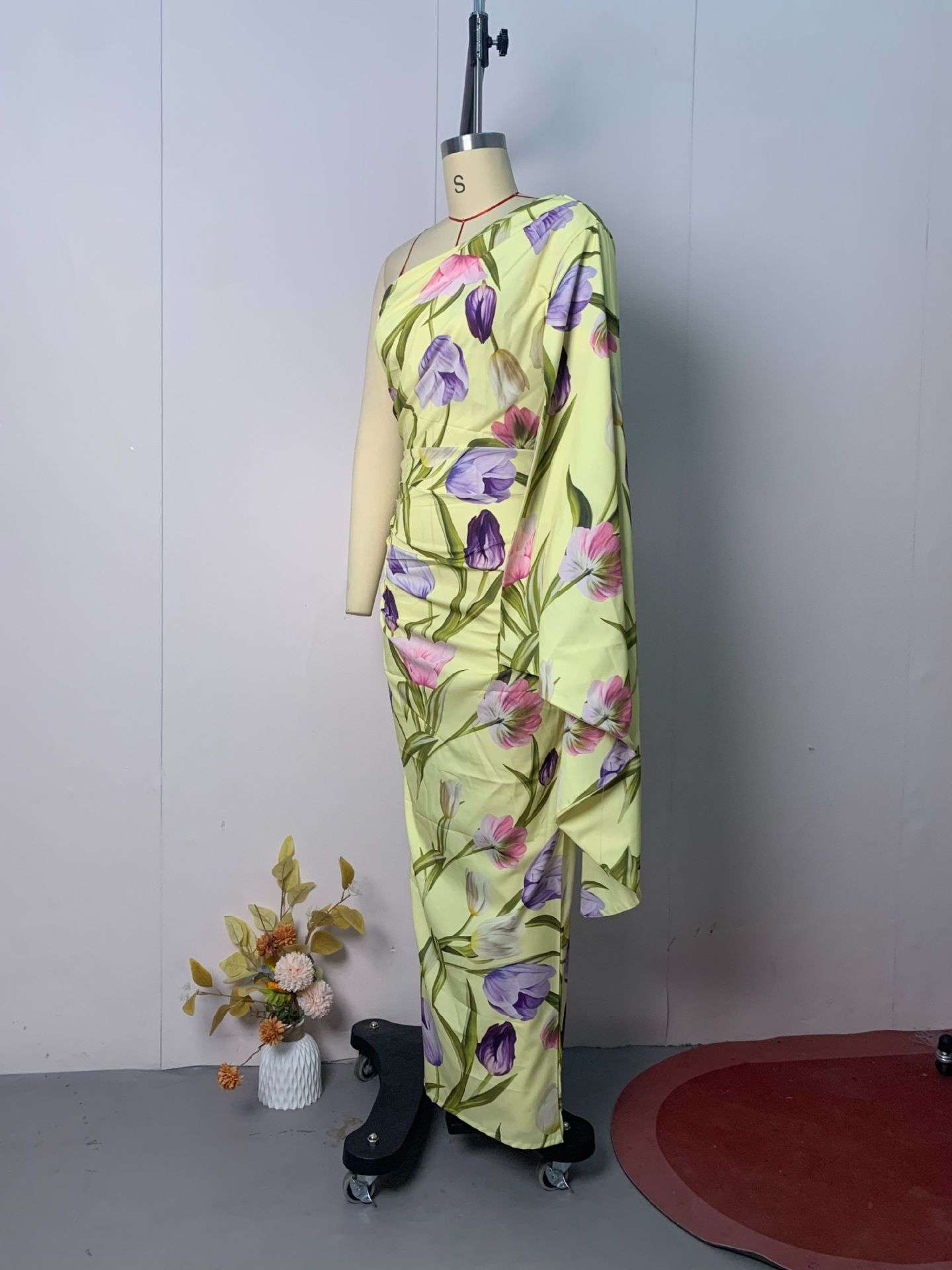 One-Shoulder Floral Ruched Maxi Dress image 2