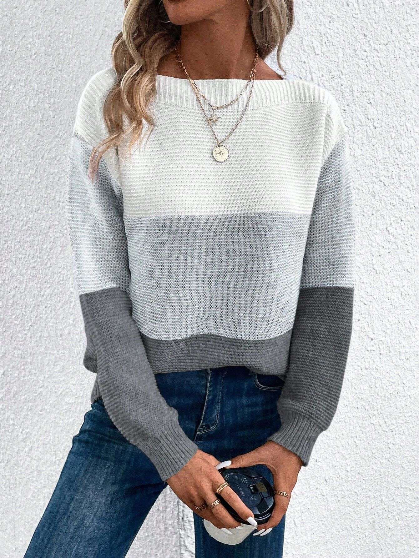 Modern & stylish sweater with splicing and a boat neckline image 2
