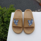 صندل مفتوح مزين بفراشة