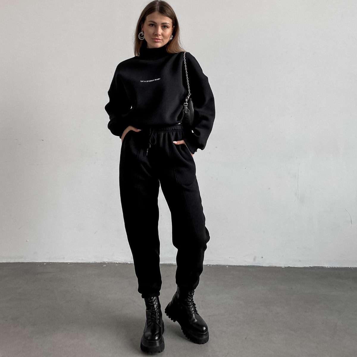 High Neck Top with High-Waist Joggers - M, Black image