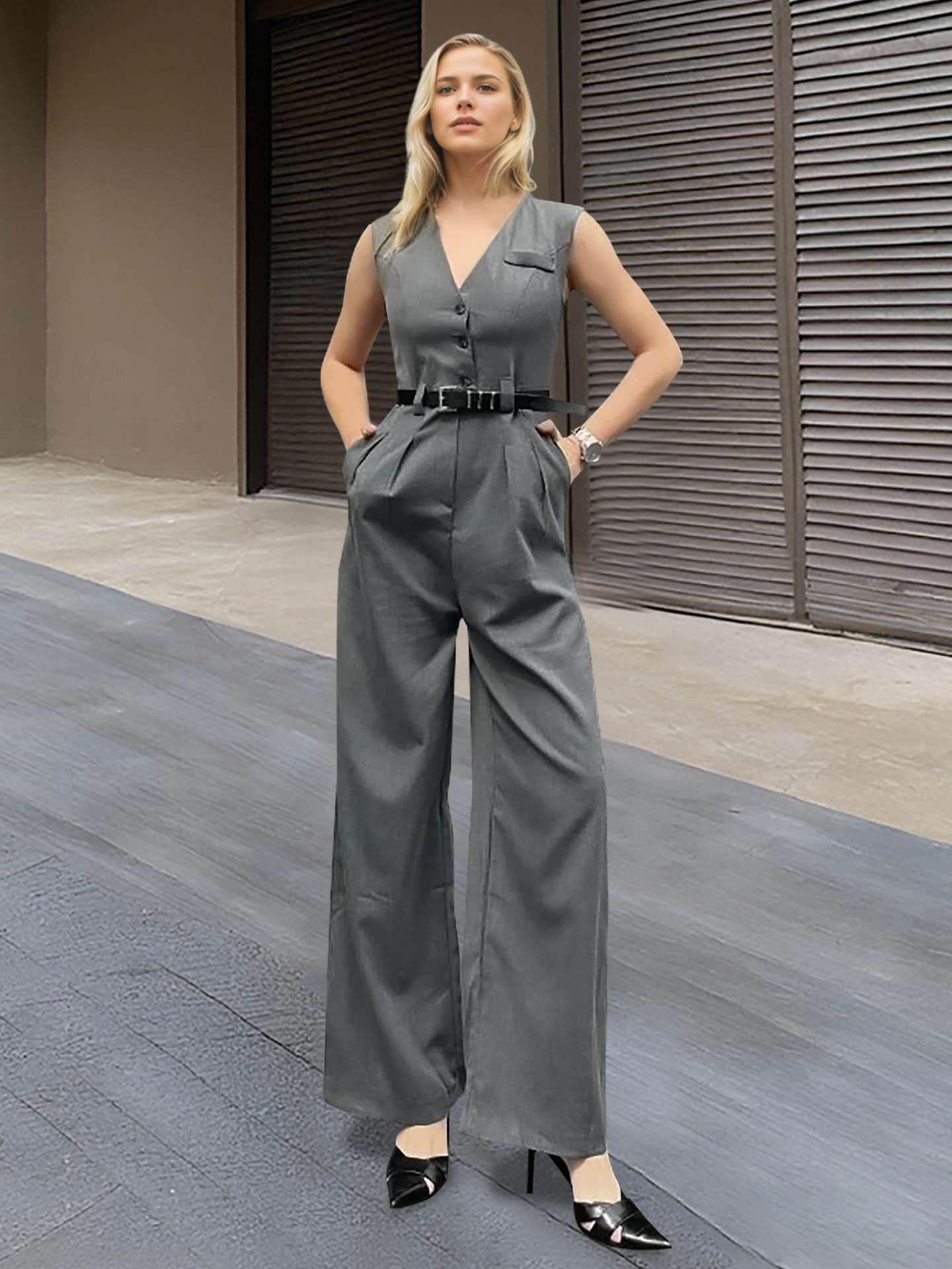 Elegant Sleeveless Jumpsuit with Wide-Leg Pants image 4