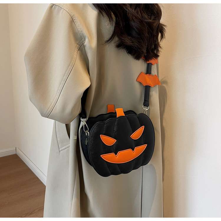 حقيبة كروسبودي على شكل وجه يقطينة للهالوين