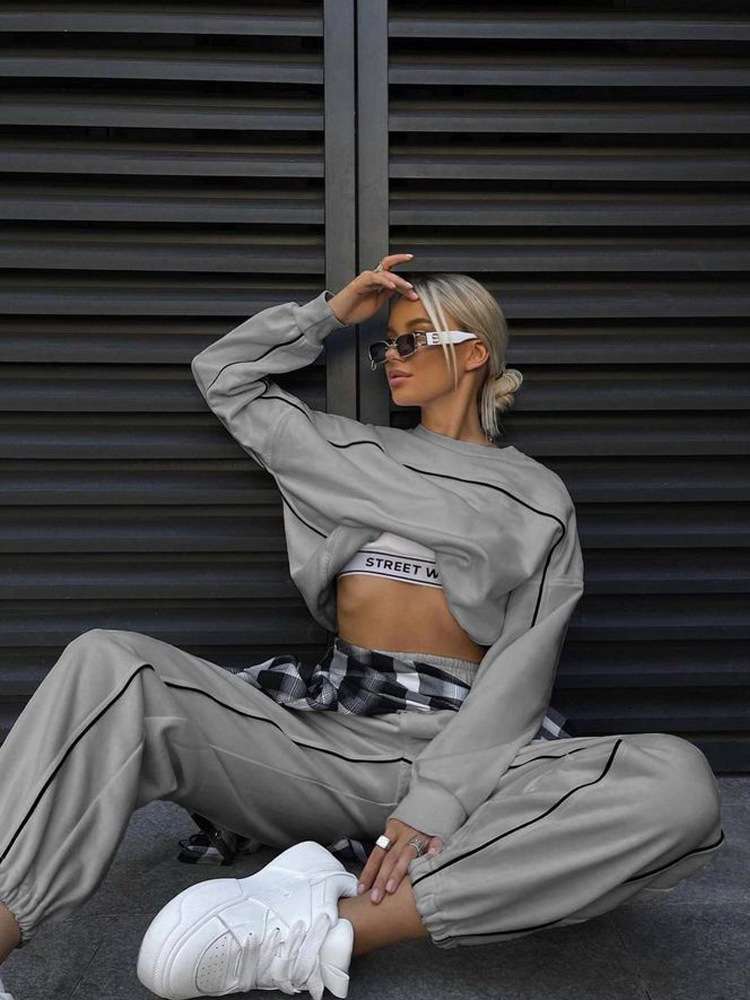 Casual Streetwear Tracksuit with Crop Top image 6