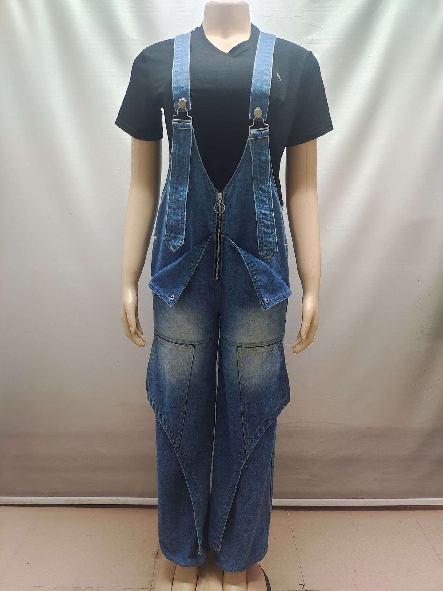 Oversized Jumpsuit with Zipper Details image 3