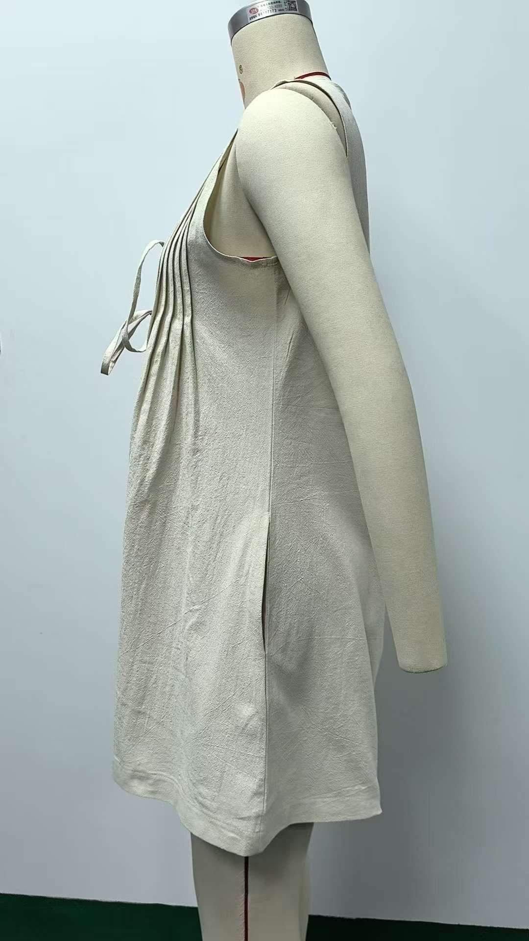 Stylish Tie-Front Sleeveless Romper image 4