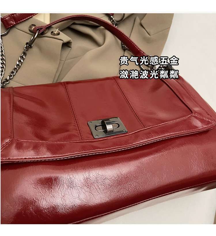 Flap Shoulder Bag with Chain Strap image 3