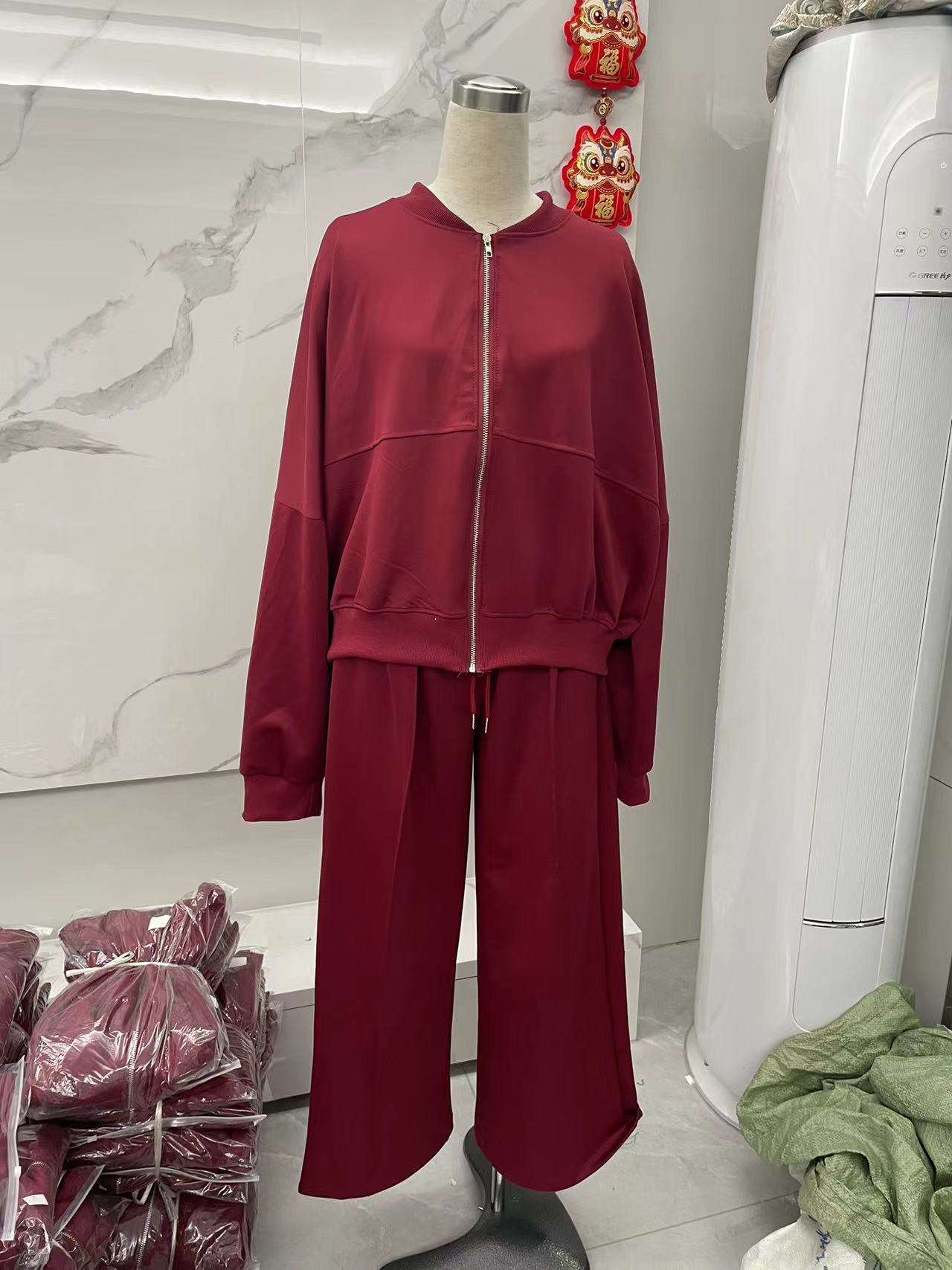 Stylish Two-Piece Tracksuit Set image 6