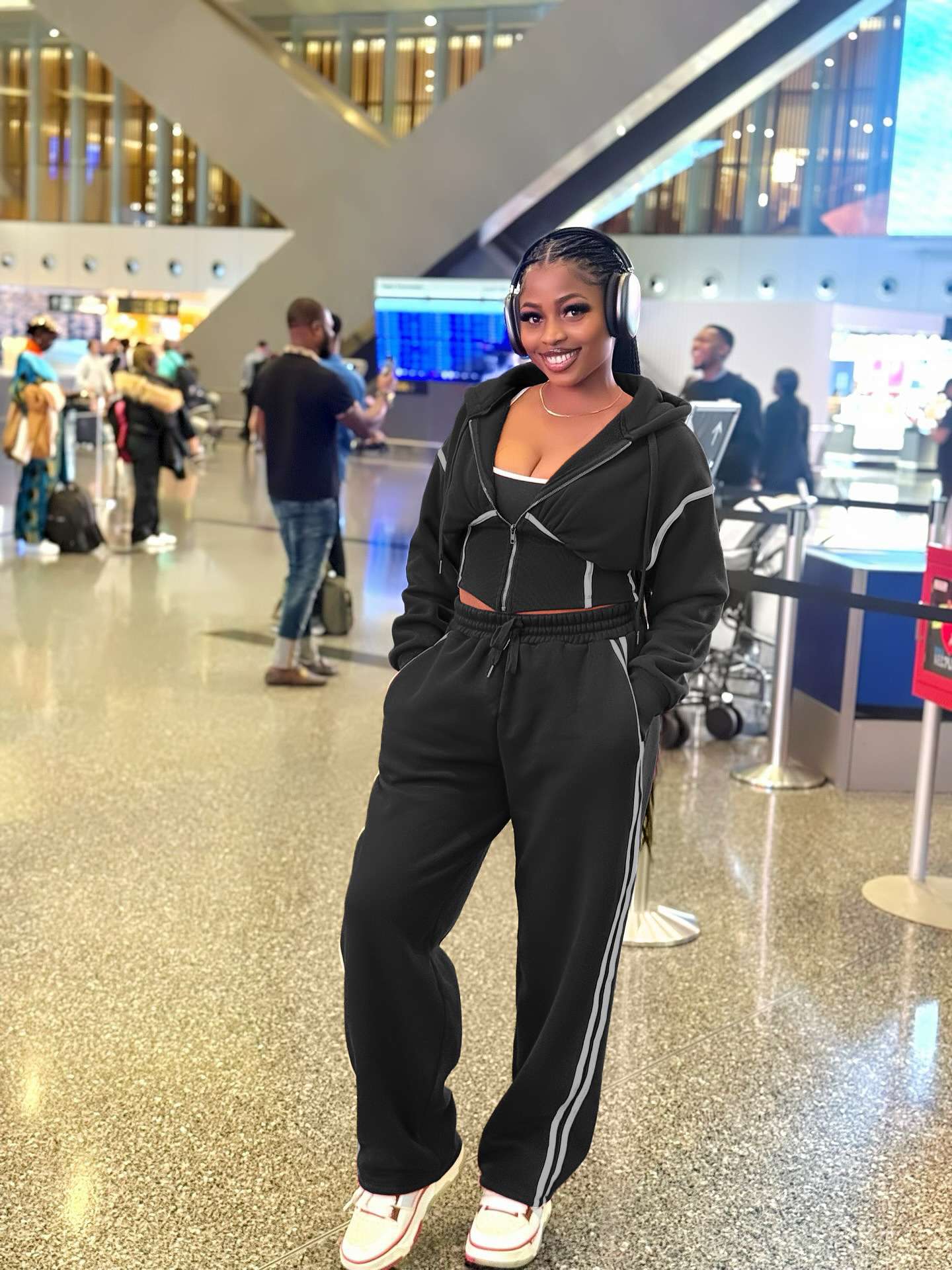 Stylish Blue Tracksuit with Stripes image 5