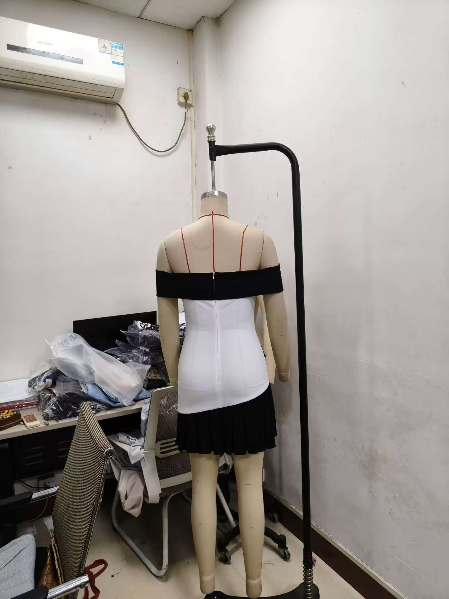 Off-Shoulder Color Block Dress image 3