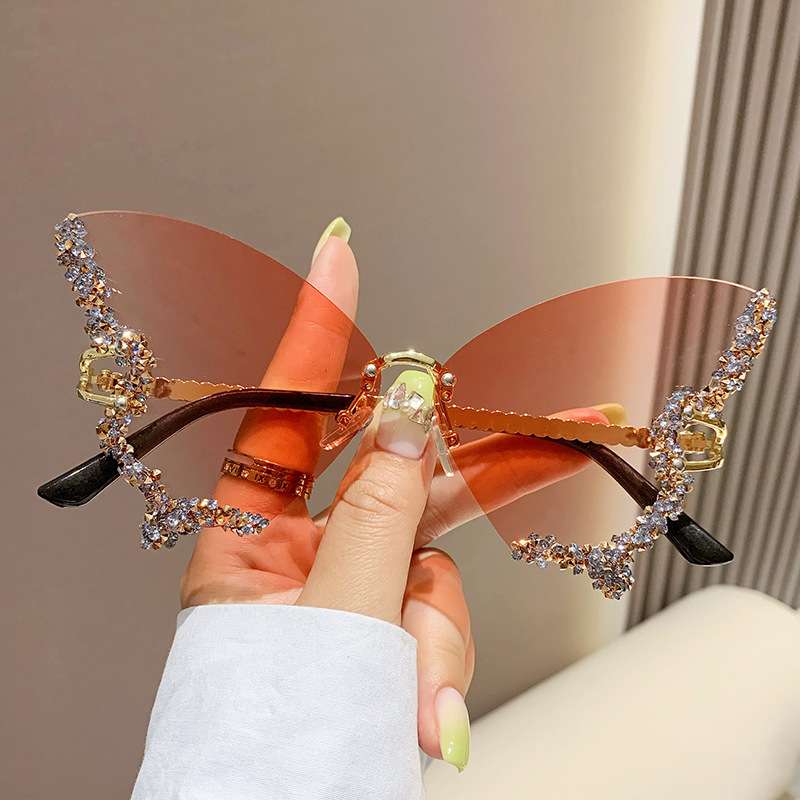 Glamorous Butterfly-Shaped Sunglasses - Free Size, Orange image