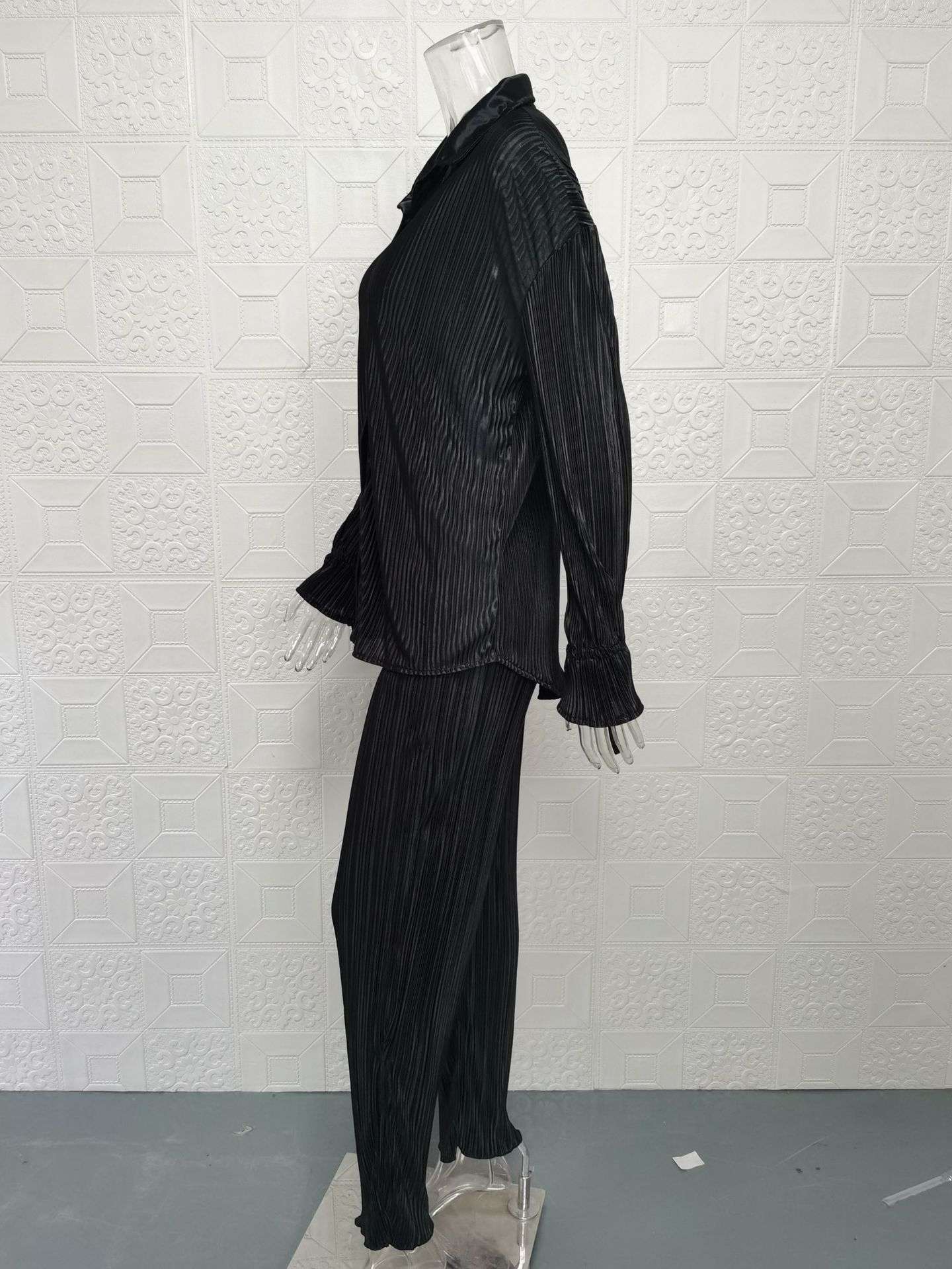 Elegant Pleated Lounge Set image 2