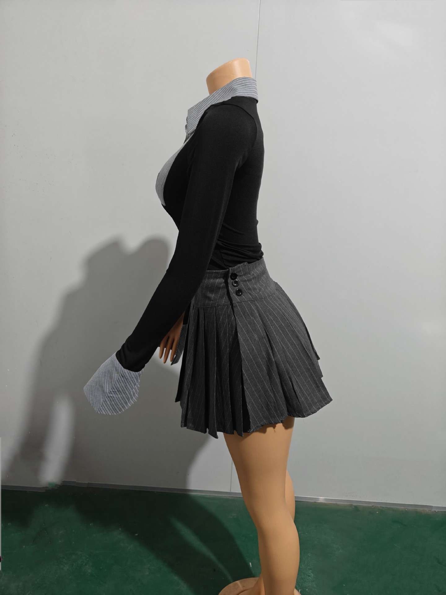 Long-Sleeve Shirt with Pleated Skirt image 5