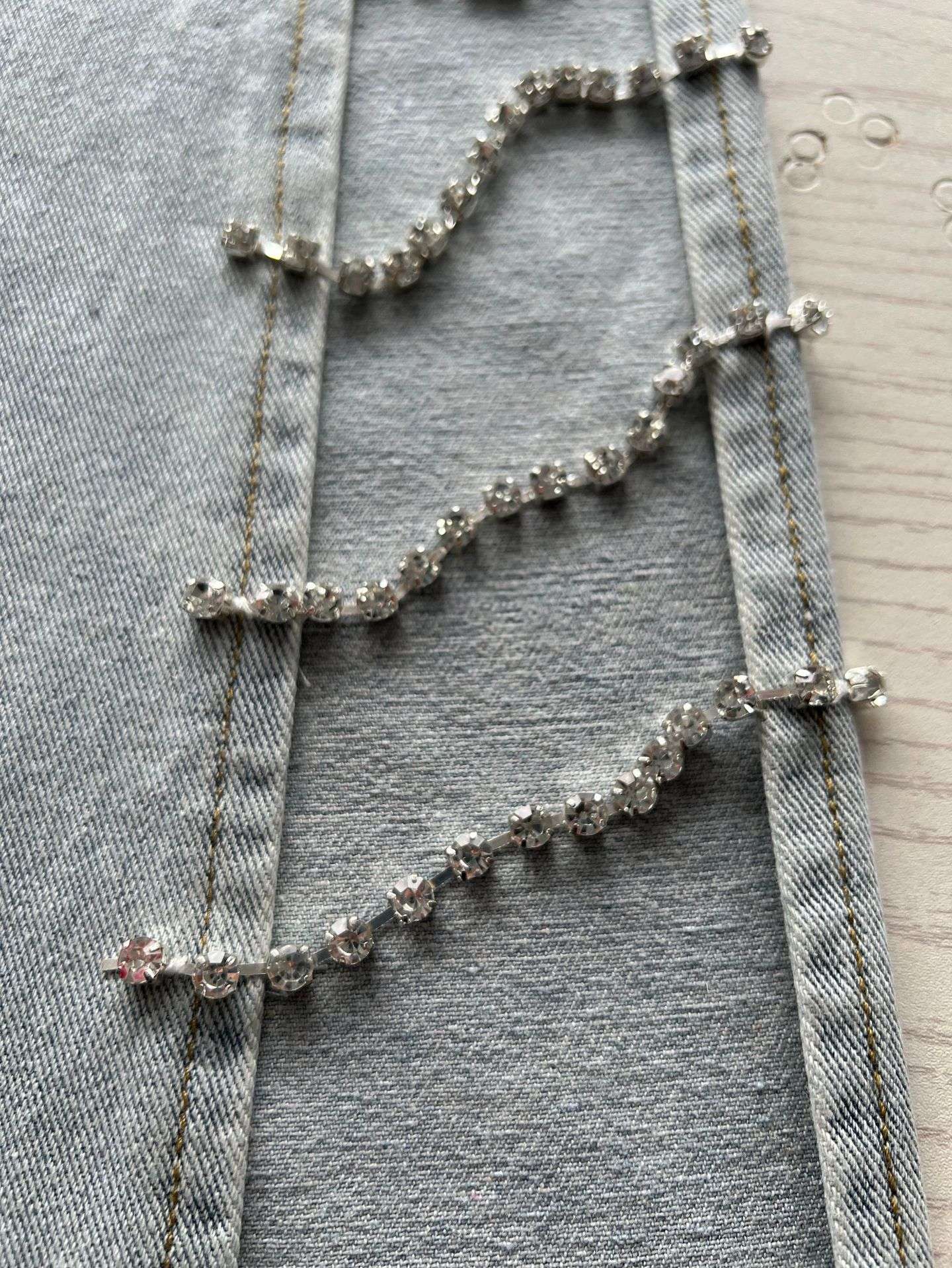 Wide-Leg Jeans with Frayed Hem image 6