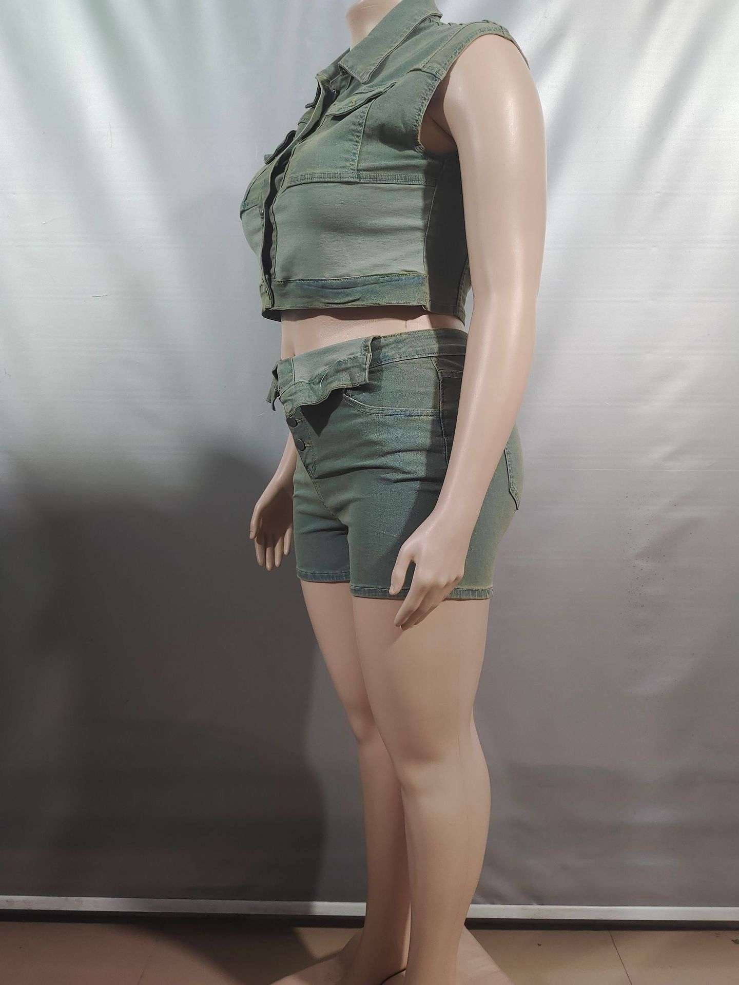 Trendy Two-Piece Set with Cropped Top & Shorts image 5