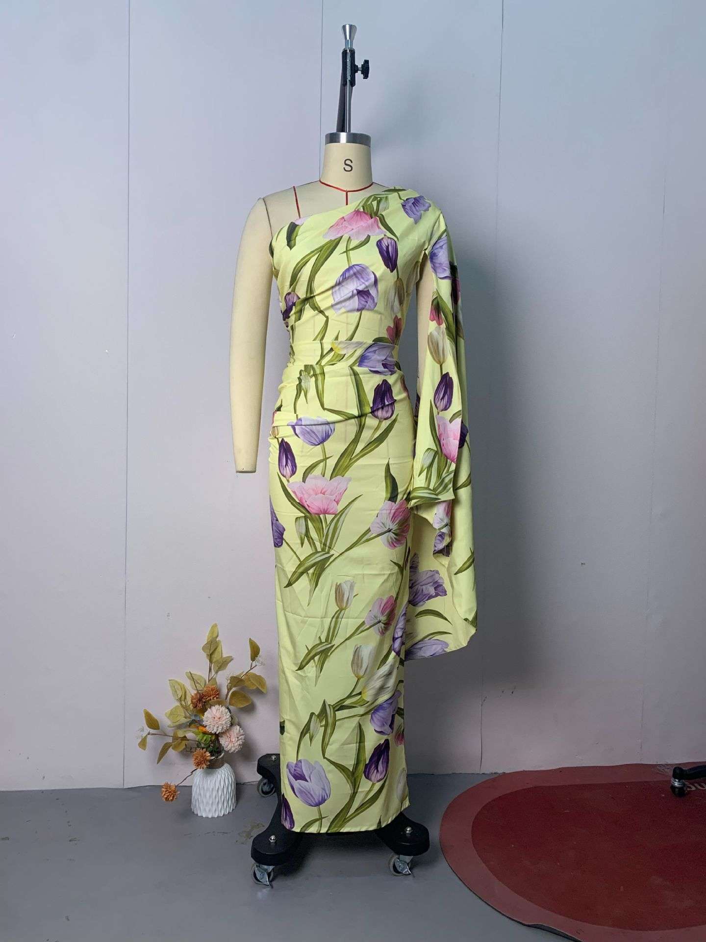 One-Shoulder Floral Ruched Maxi Dress - Autumnal Yellow, L image
