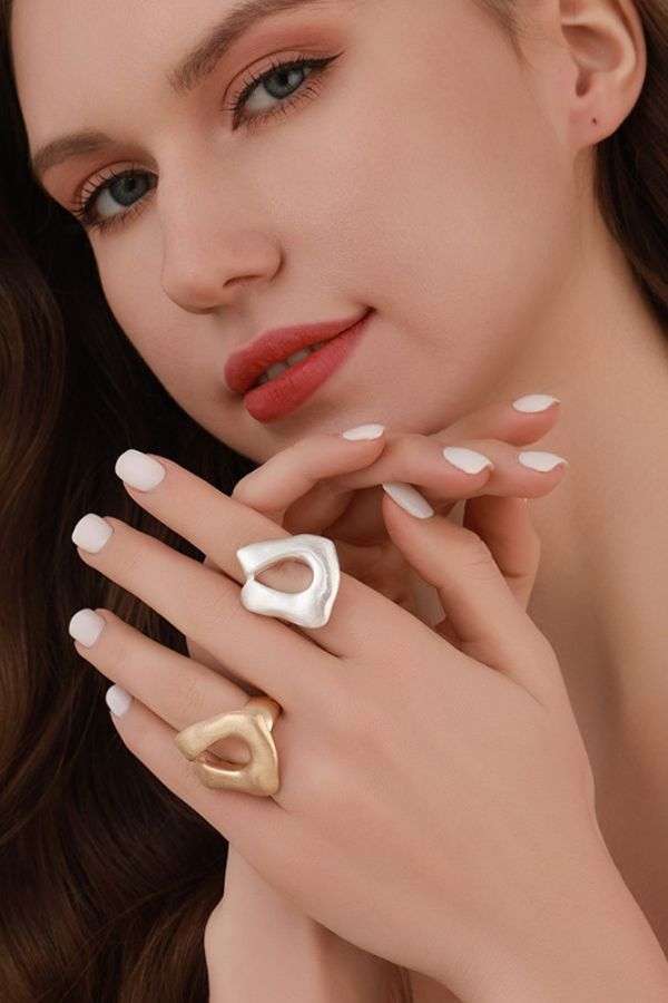 Elegant Heart-Shaped Statement Rings image 3
