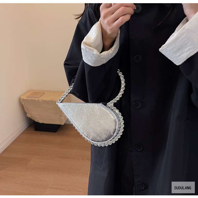 Heart-Shaped Clutch image 0