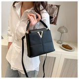 Elegant Handbag with Accent image 0