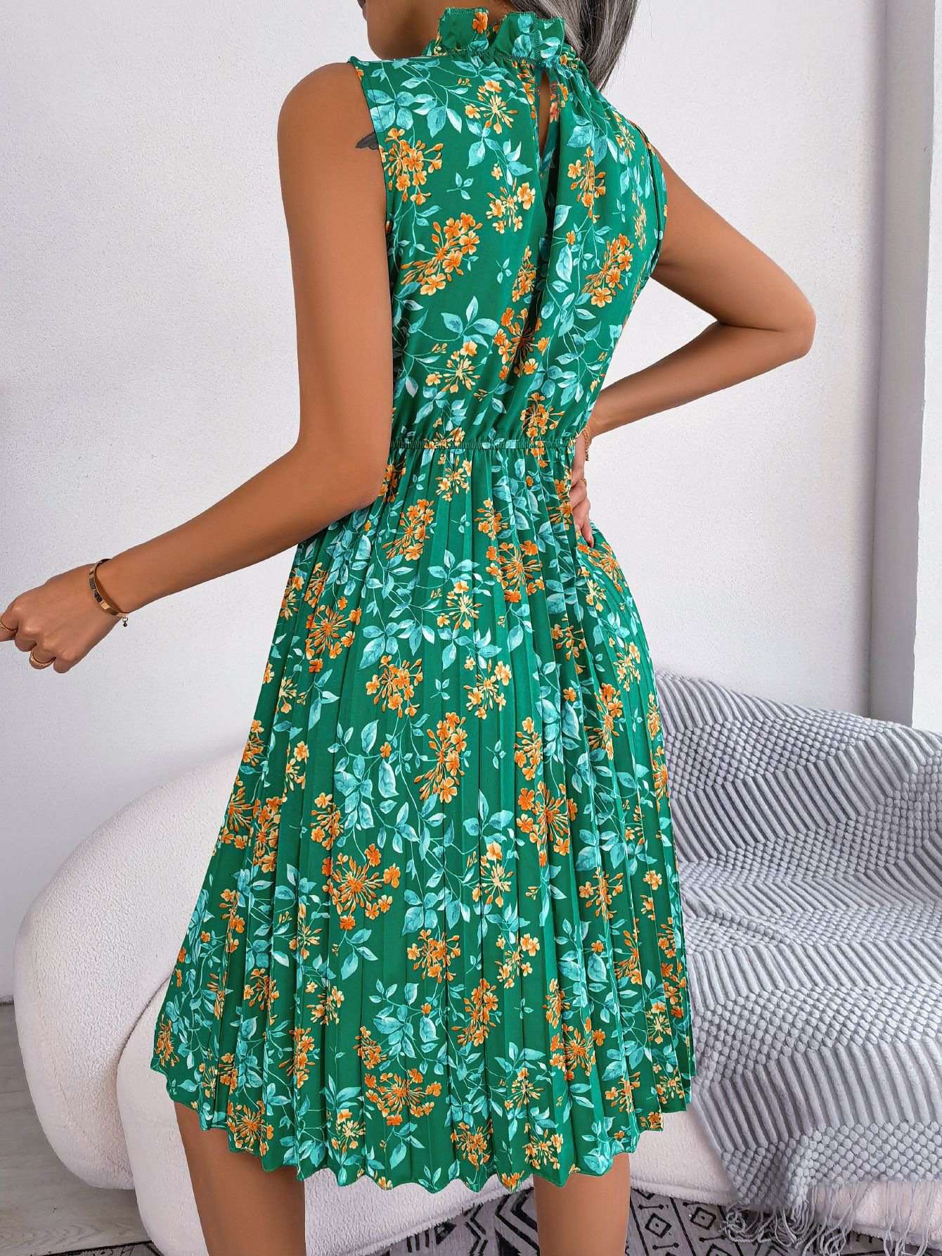 Floral Pleated Sleeveless Midi Dress image 3