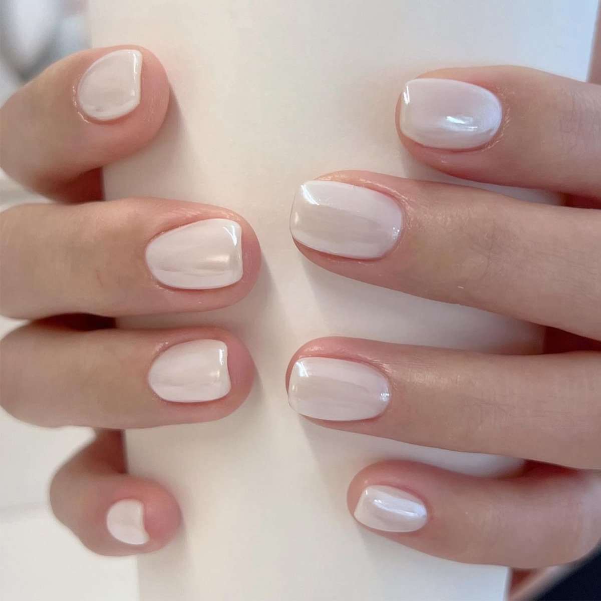 Glossy White Nail Art image 1