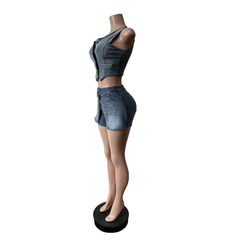 Cropped Vest & High-Waisted Shorts Two-Piece Set image 3