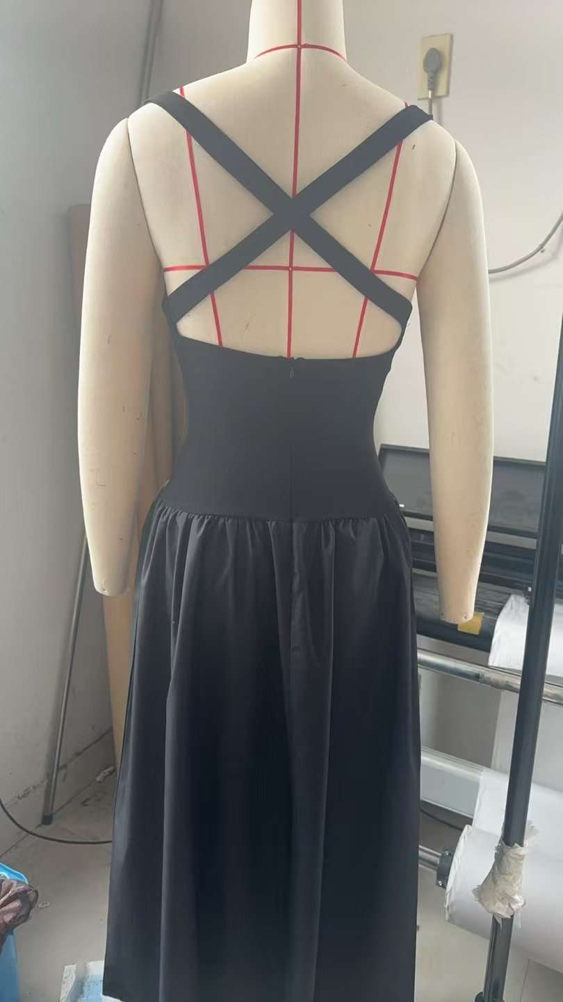 Classic Black Sleeveless Midi Dress image 3