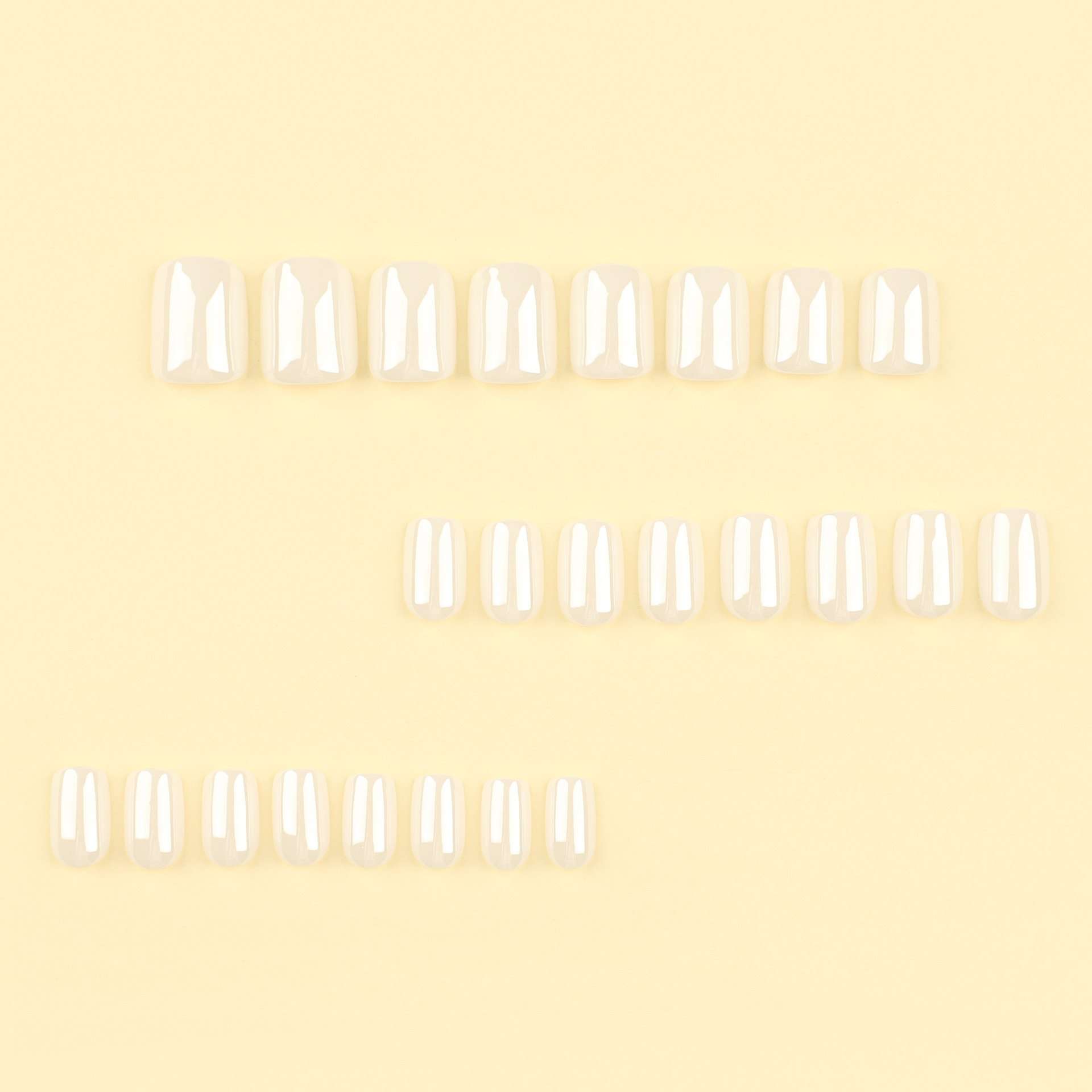 Glossy White Nail Art image 3