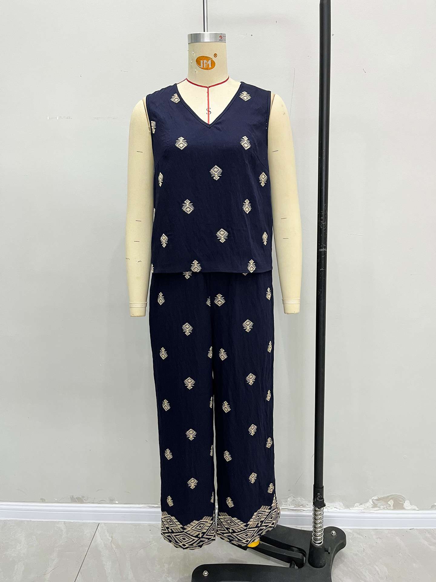 Sleeveless Top and Wide-Leg Pants Set image 5