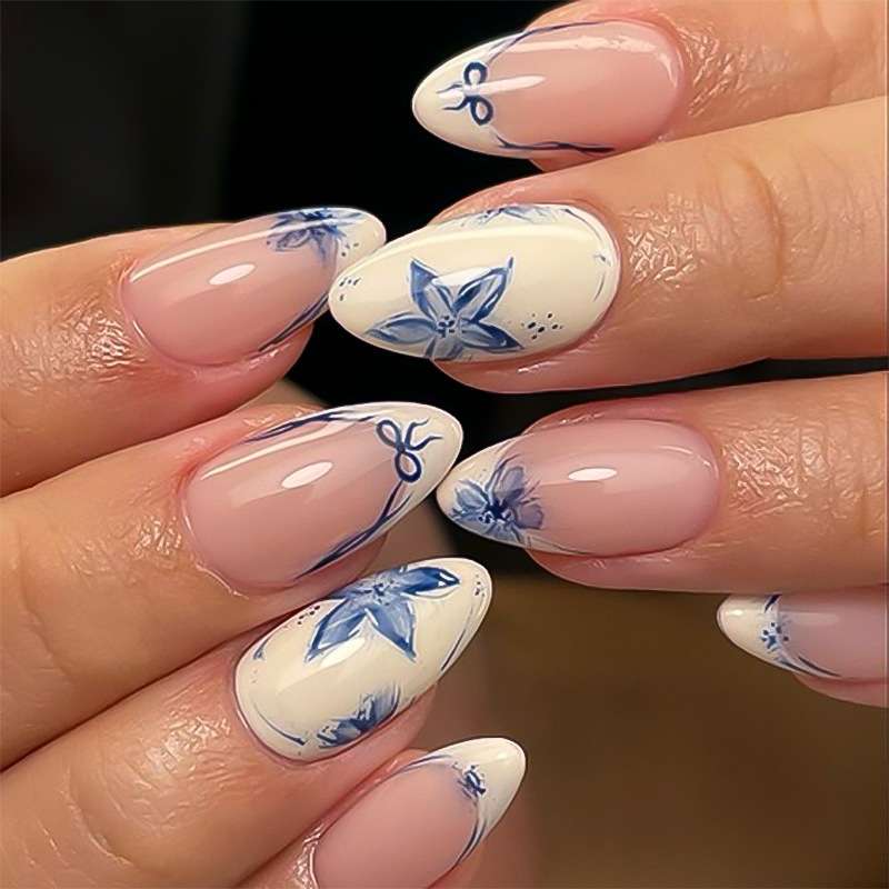 Elegant Floral Nail Art Set image 0