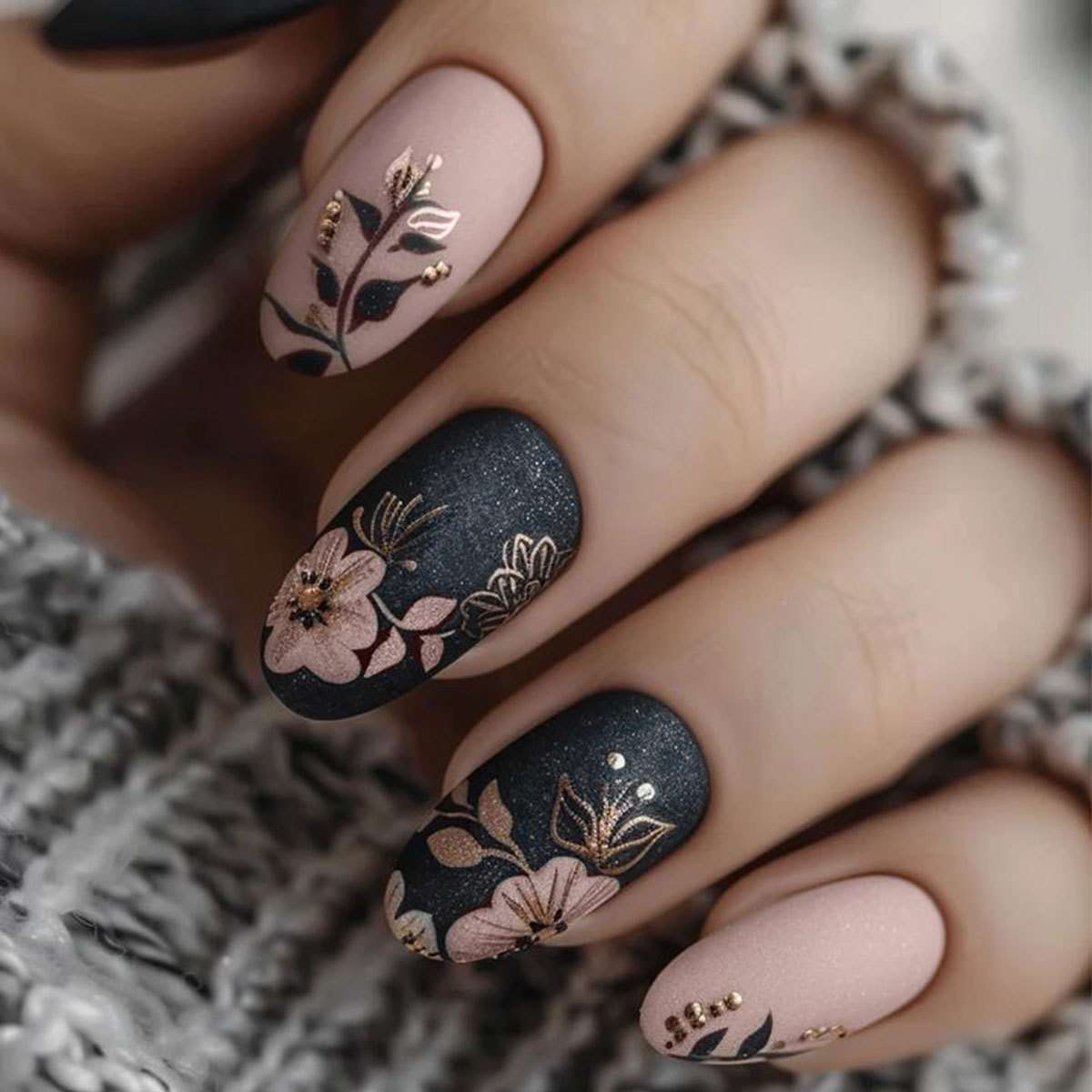 Elegant Floral Matte & Glitter Nail Art Design - Free Size, Black image