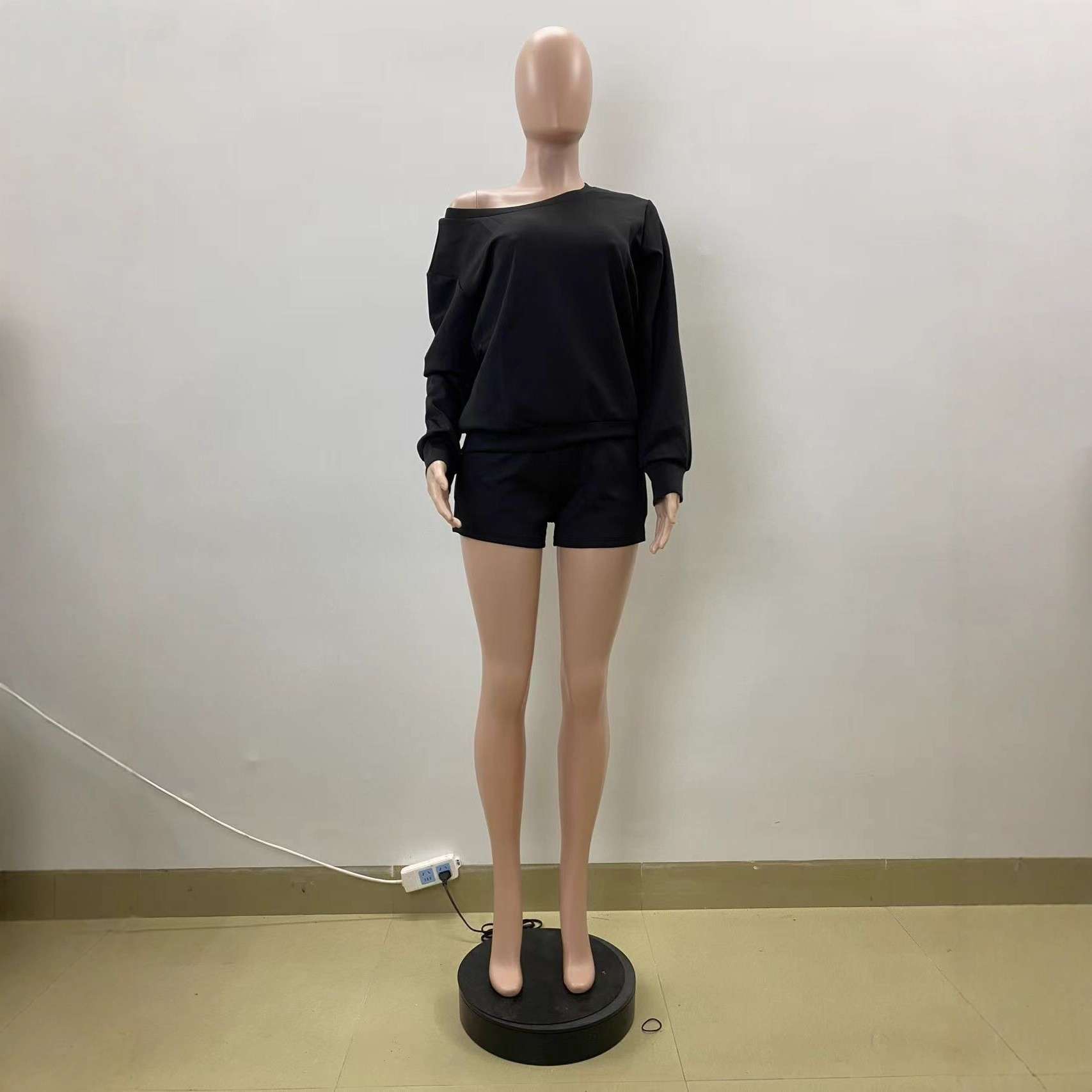 Casual Athletic Outfit image 4