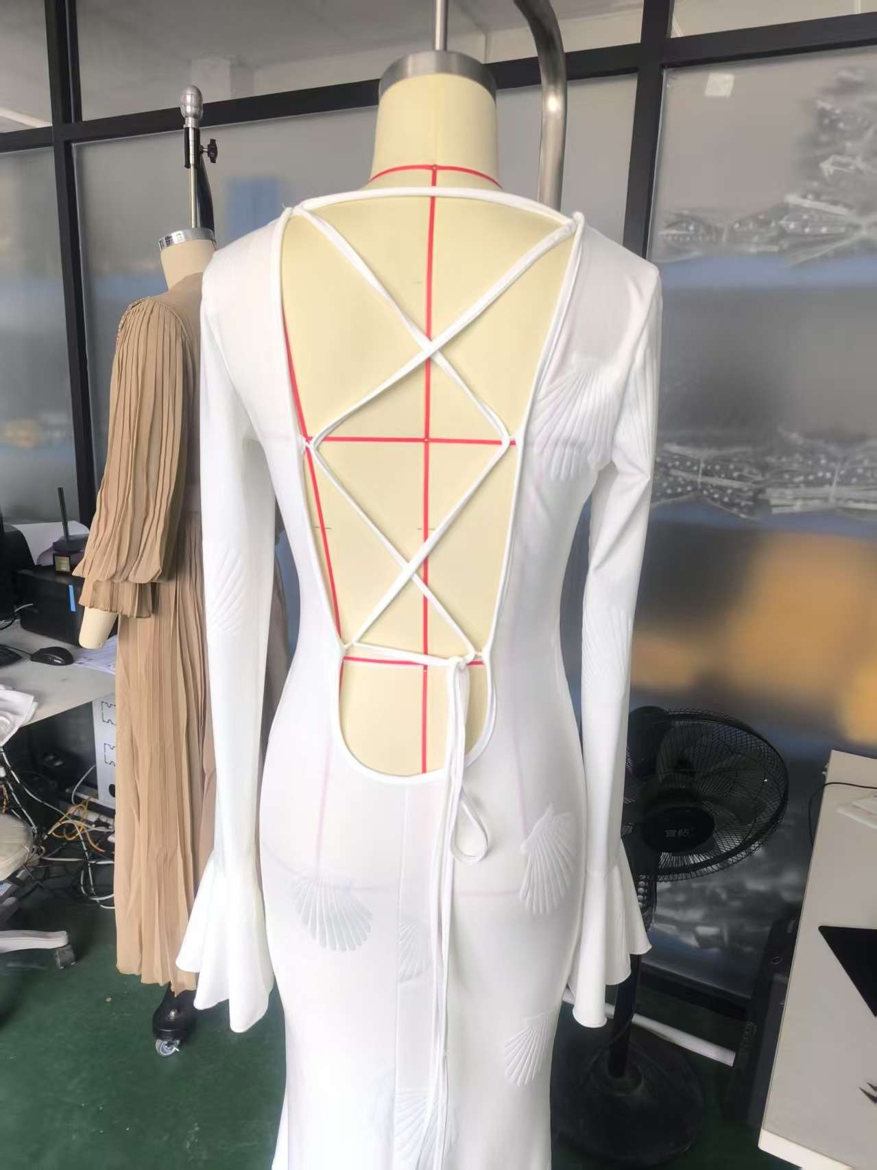 Long-Sleeve Maxi Dress with Shell Pattern image 4