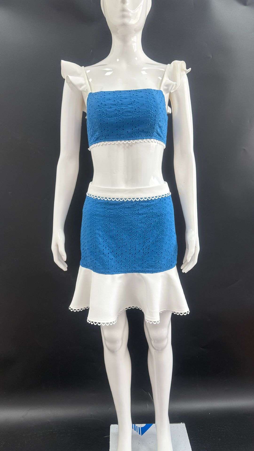 Two-Piece Eyelet Set image 2