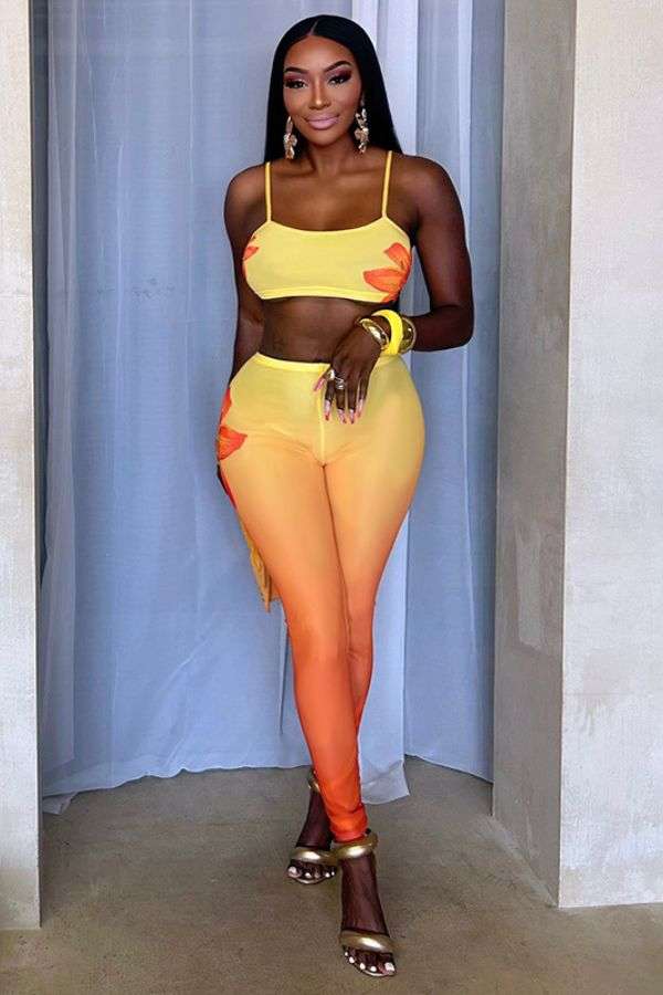 Two-Piece Outfit with Floral Accents - M, Yellow image