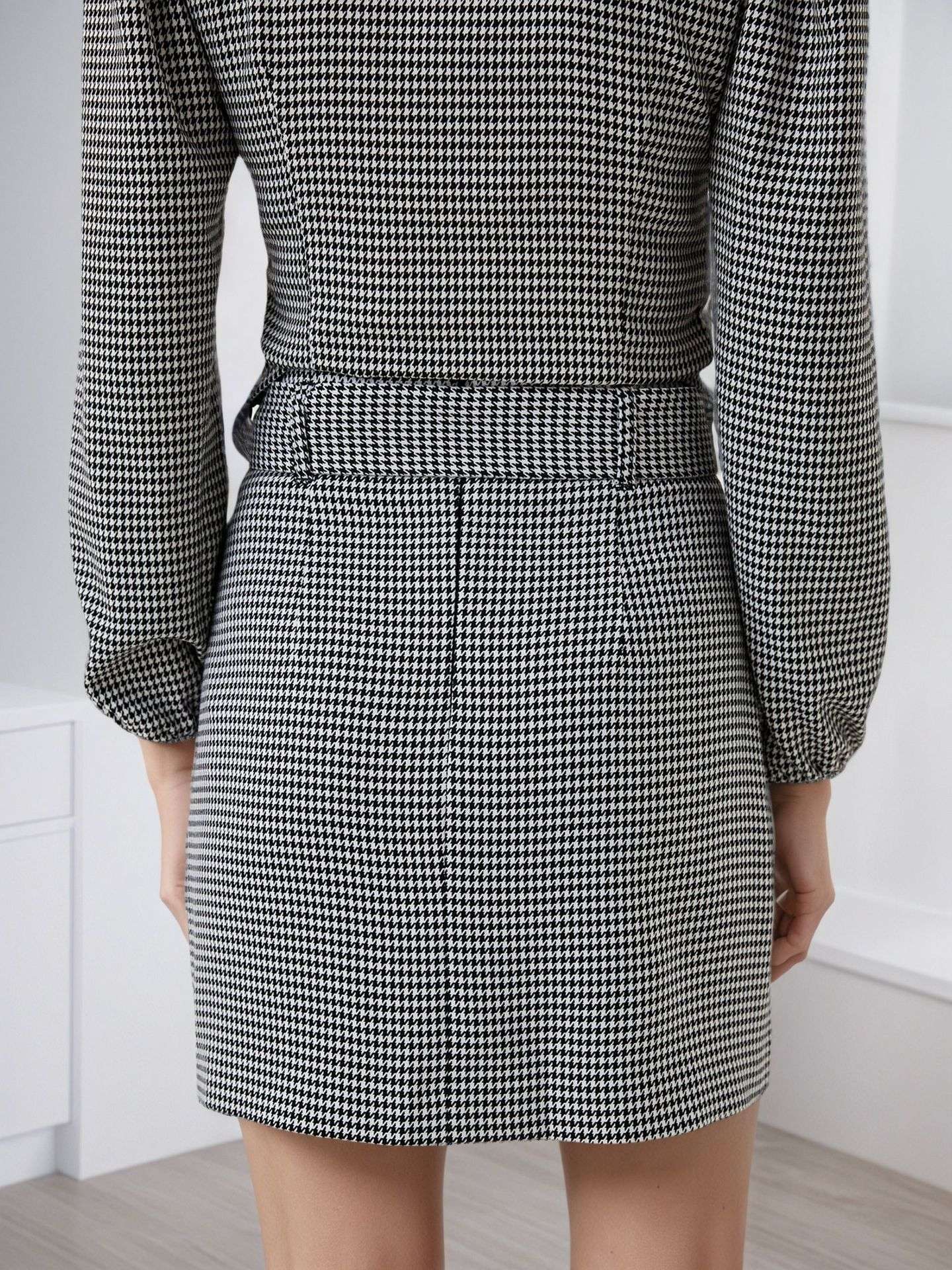 Houndstooth Dress with Oversized Collar image 5