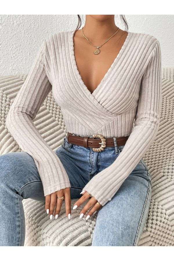 V-Neck Ribbed Knit Crop Tee image 2