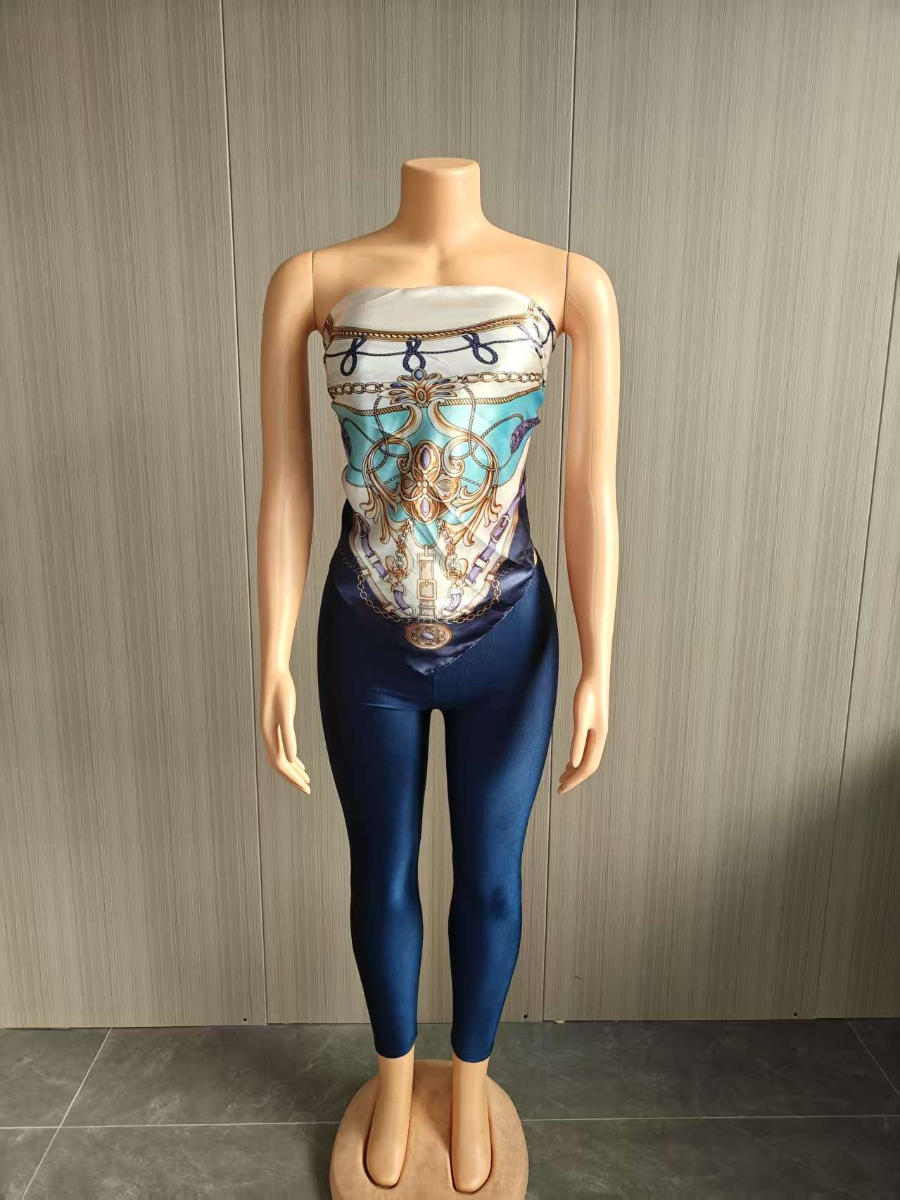 Strapless Top with Navy Leggings image 3